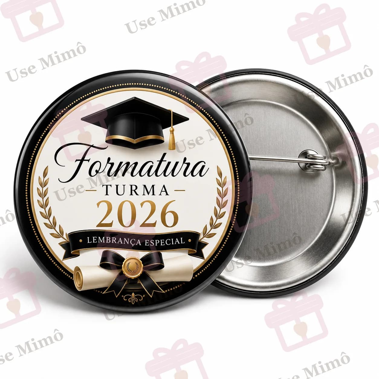 Botton redondo preto com imagem de formatura em tons de preto, dourado e bege.
